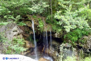 Rio Sa Taula: Cascatella a monte della piscina di Su Tuvu Nieddu, presso Niala (Ussassai-NU)