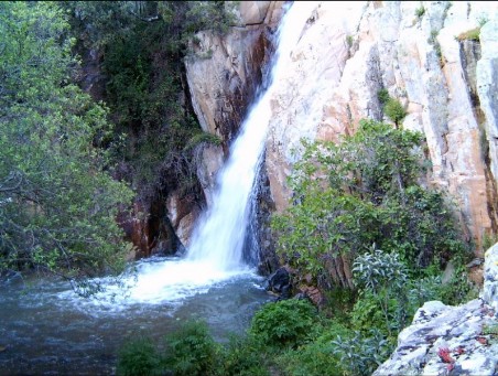 Cascata presso la tomba di giganti Is Concias