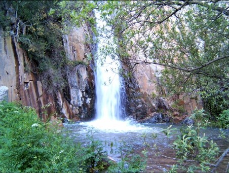 Cascata presso la tomba di giganti Is Concias