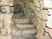 Nuraghe Goni: Scala intramurale incompiuta