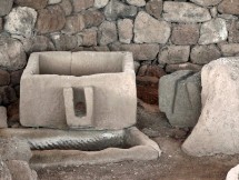 Nuraghe Arrubiu: Vasca di epoca romana