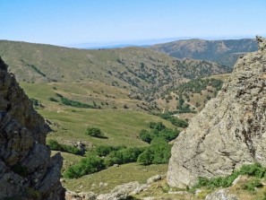 La carrareccia Guddetorgiu/Mennula Cara vista dal Sentiero Erba Irdes