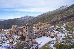 Le rovine del Rifugio La Marmora