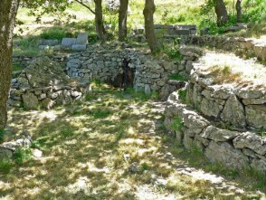 L'area di sosta attigua al Rifugio La Marmora