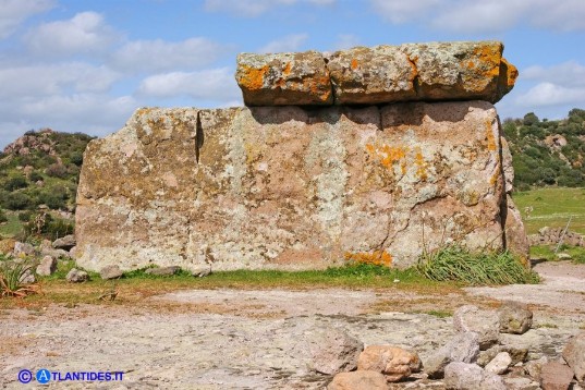 Dolmen Sa Coveccada (lato destro)