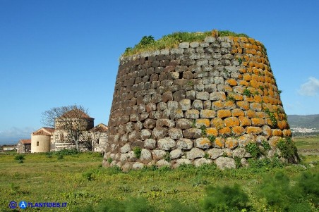 Nuraghe e chiesa di Santa Sabina