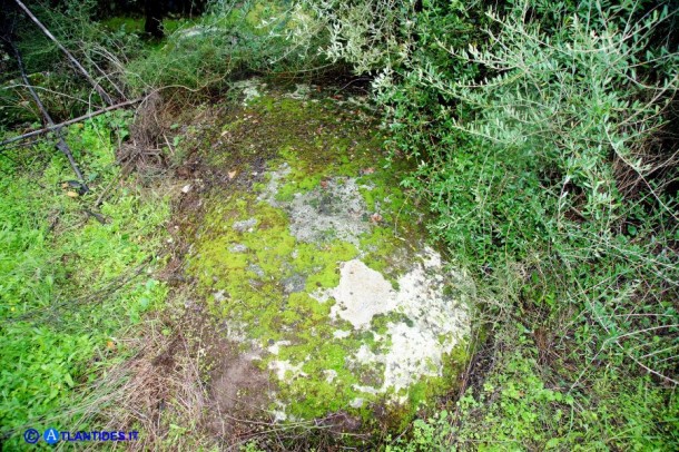 Presunto basamento della stele di Ilbono