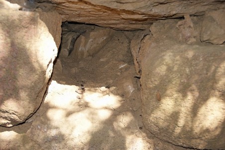 Tempio a pozzo Su Presoni: Nicchia della panchina destra