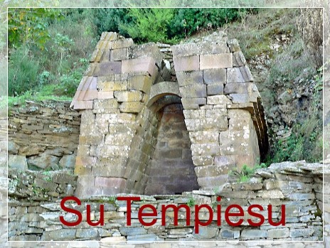 Vai al capitolo FONTE SACRA SU TEMPIESU. Go to section FONTE SACRA SU TEMPIESU