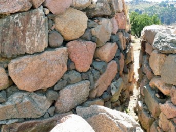 Tempio nuragico a megaron S'Arcu 'e is Forrus